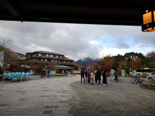 朝の嵐山駅