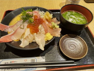 地魚海鮮丼