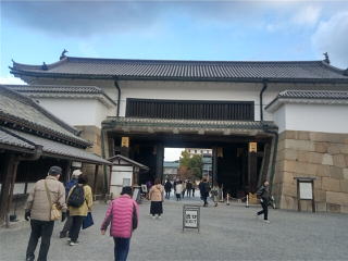 東大手門