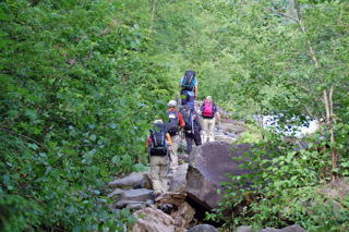 ����L��t�߂��s��