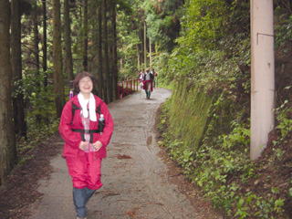 �}������R