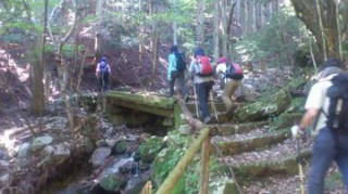 第三橋から急な階段