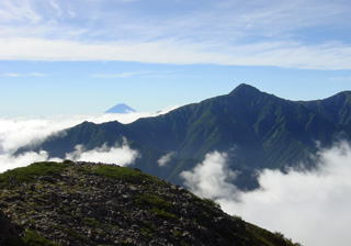 �k�x�Ƃ��̉��ɕx�m�R