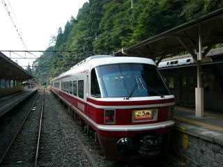 ���}������