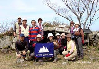 �R�����K�̑O��