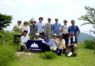 �{������