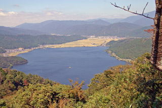 �R������]����